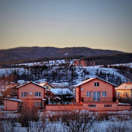 Къщи За Гости Ореха Samokow Exterior foto