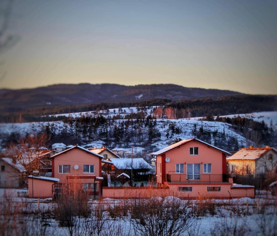 Къщи За Гости Ореха Samokow Exterior foto