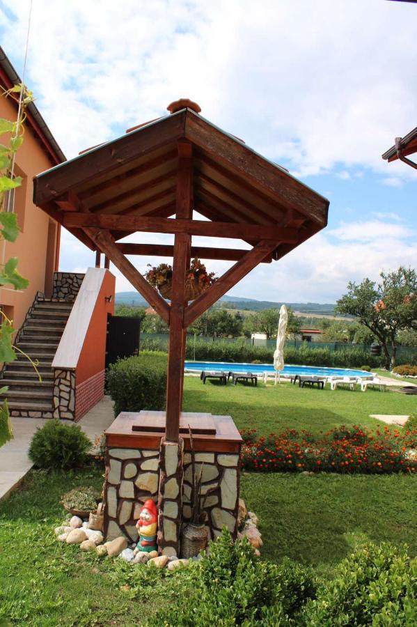 Къщи За Гости Ореха Samokow Exterior foto
