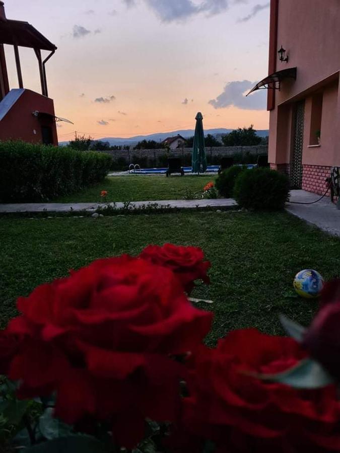 Къщи За Гости Ореха Samokow Exterior foto